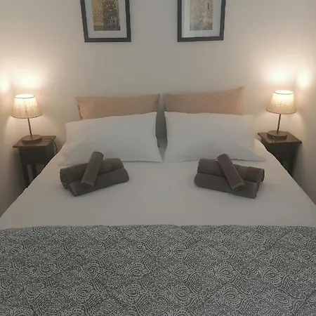 Four Reasons Apts Ampelokipi Apartment